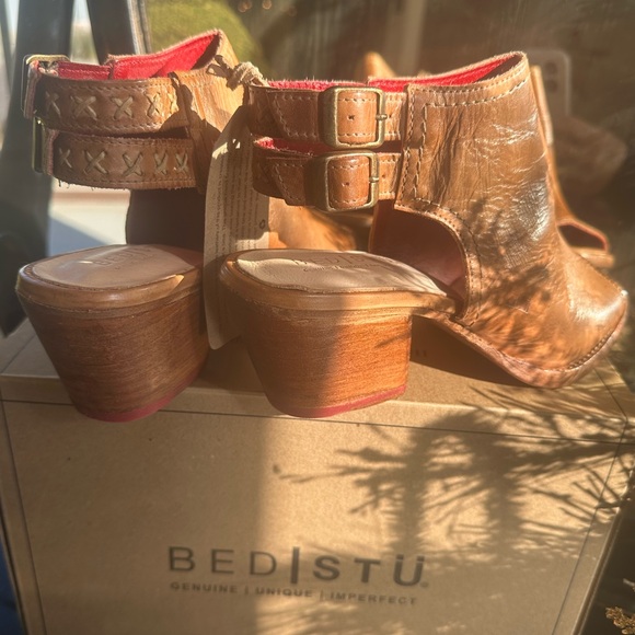 BED|STU Shoes - BED|STU Women's Tan Leather Mules with Red Accents